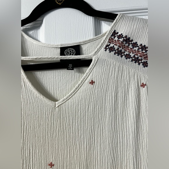 Bobeau boho blouse- long sleeves-  XS -embroidered - Picture 2 of 6